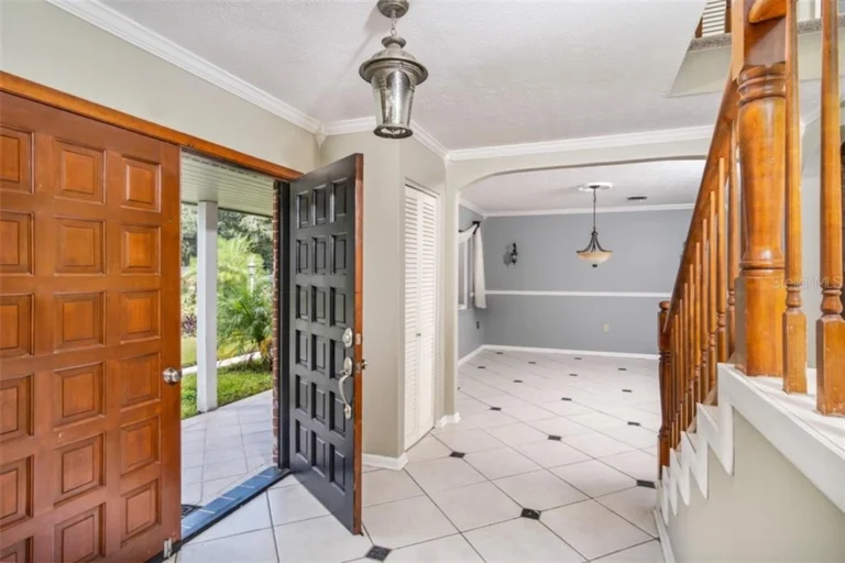 7 Summit Pathways - Tampa, FL - entryway