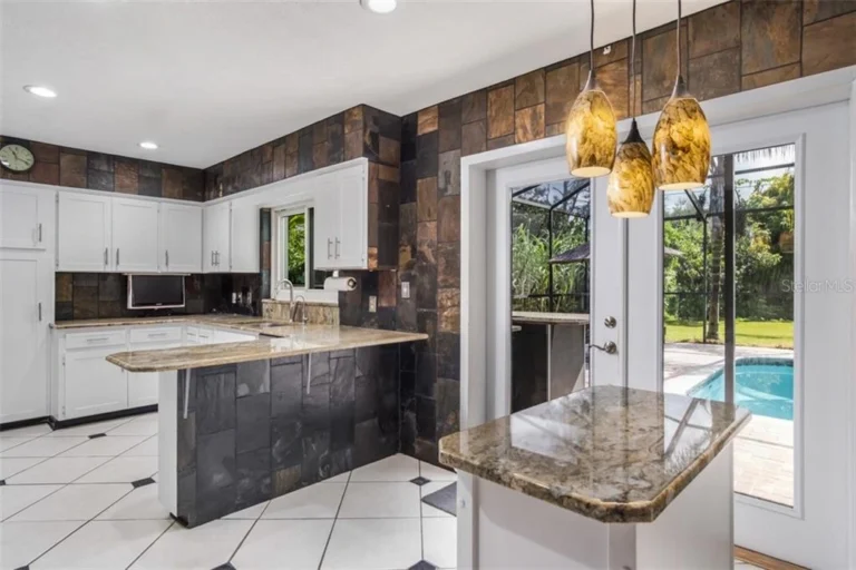 7 Summit Pathways - Tampa, FL - kitchen