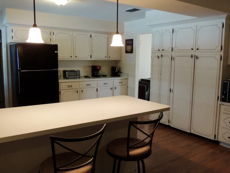7 Summit Pathways - Tampa, FL - kitchen with cream cabinets