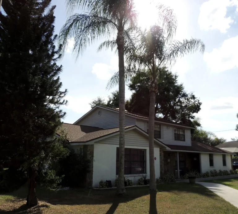 7 Summit Pathways - Tampa, FL - left sideview of the front of house