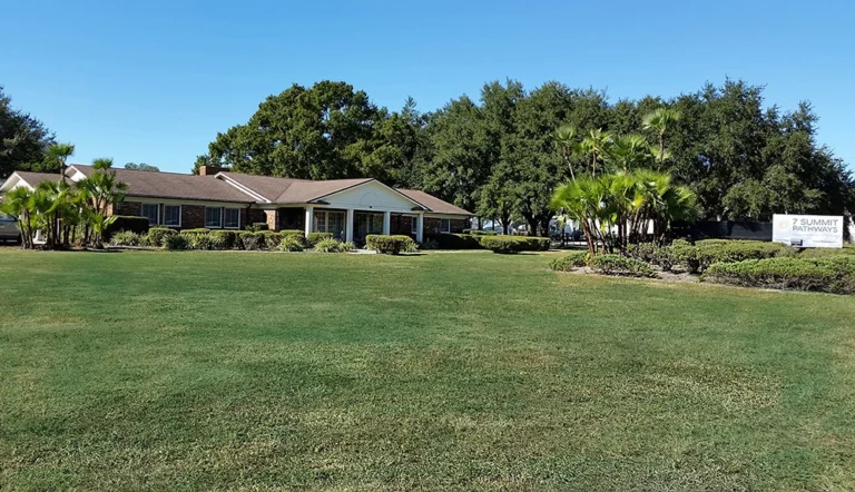 7 Summit Pathways _ Tampa, FL - exterior-main-facility